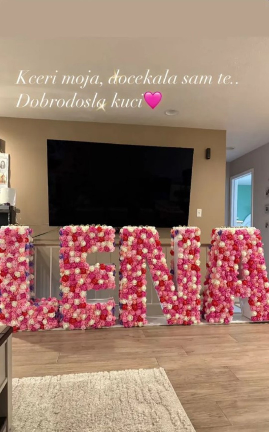 Zvezda "Granda" izašla iz porodilišta: Kod kuće je čekalo pravo iznenađenje! (FOTO)