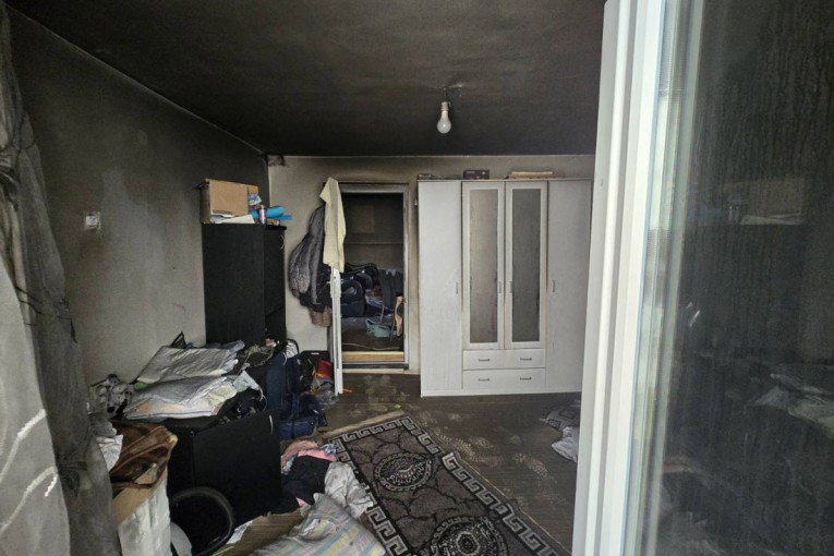 Prve slike požara u Nišu: Kuća pretvorena u zgarište - povređeno šestoro od kojih četvoro dece (FOTO)