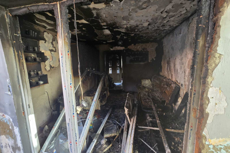 Prve slike požara u Nišu: Kuća pretvorena u zgarište - povređeno šestoro od kojih četvoro dece (FOTO)