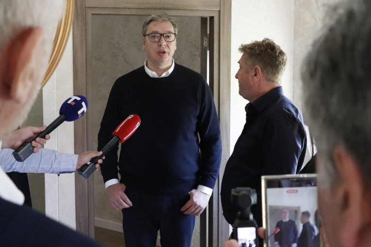 Ne damo Srbiju, ne damo Kosjerić i do pobede u nedelju! Predsednik Vučić poručio: Uradićemo sve da ljudi žive bolje (FOTO/VIDEO)