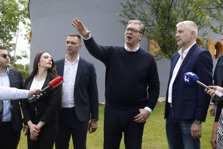 Ne damo Srbiju, ne damo Kosjerić i do pobede u nedelju! Predsednik Vučić poručio: Uradićemo sve da ljudi žive bolje (FOTO/VIDEO)