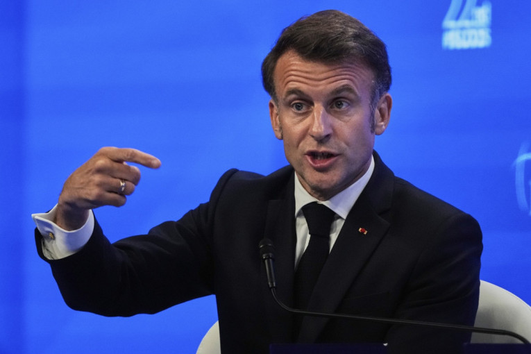 Oglasila se Jelisejska palata: Makron će imenovati novog premijera u narednim danima