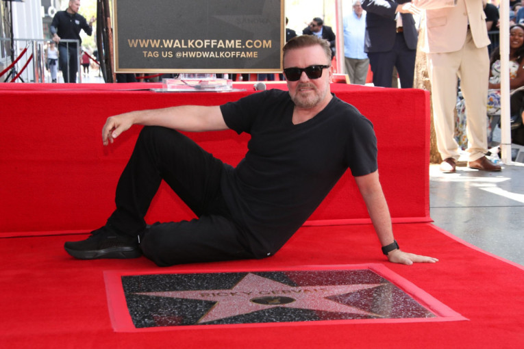 Riki Džervejs dobio zvezdu na holivudskoj Stazi slavnih: Glumac otkrio tajnu svog uspeha (FOTO/VIDEO)