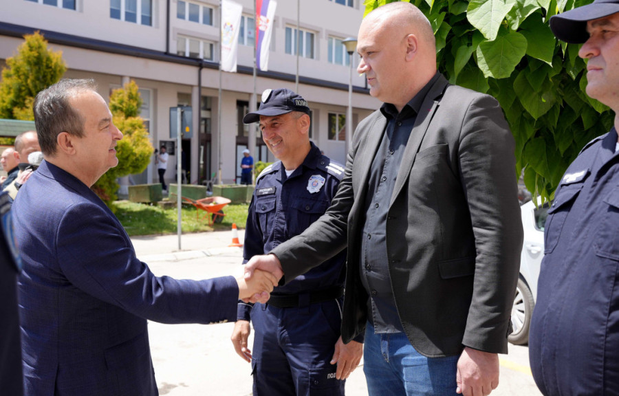 Ministar Dačić u Kosjeriću: Građani se moraju osećati sigurno bez obzira na to gde žive