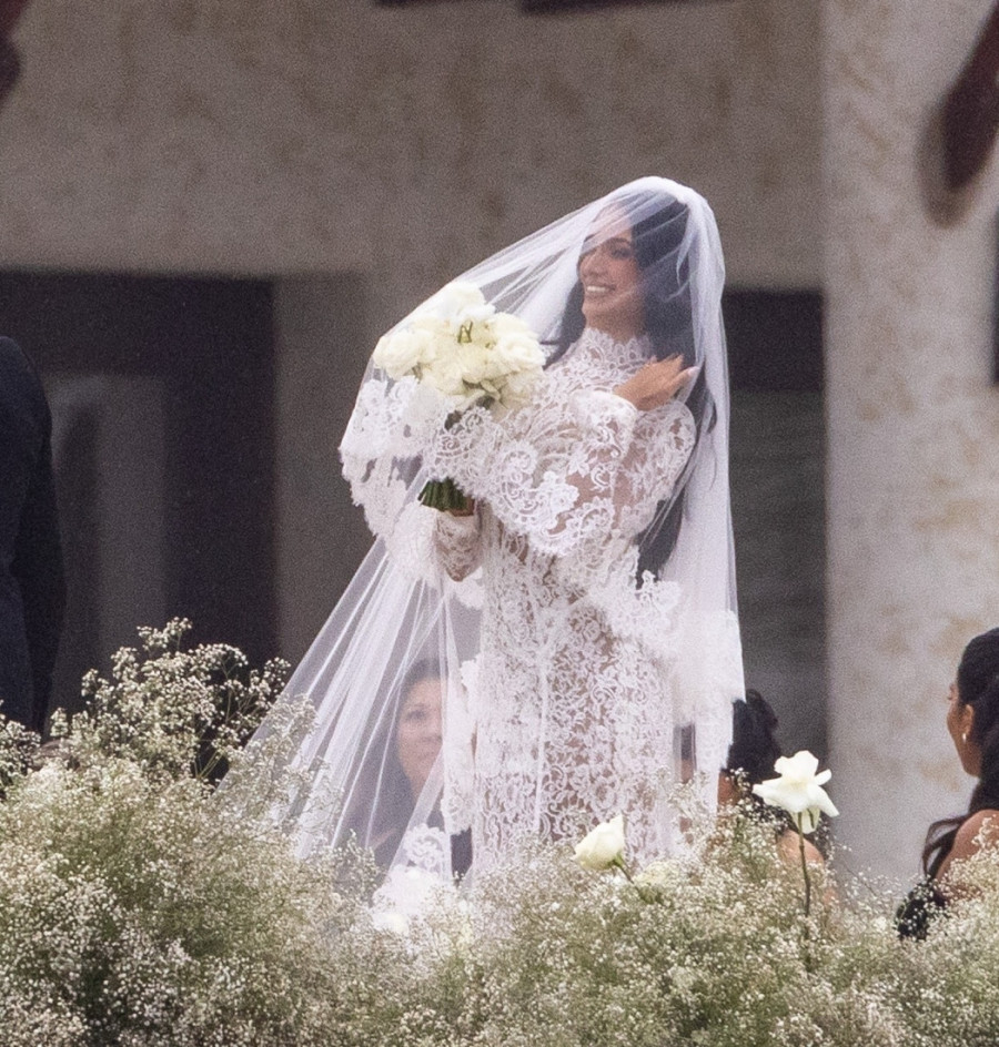 Poznati muzičar oženio 18 godina mlađu: Isplivali kadrovi sa glamuroznog venčanja! (FOTO)