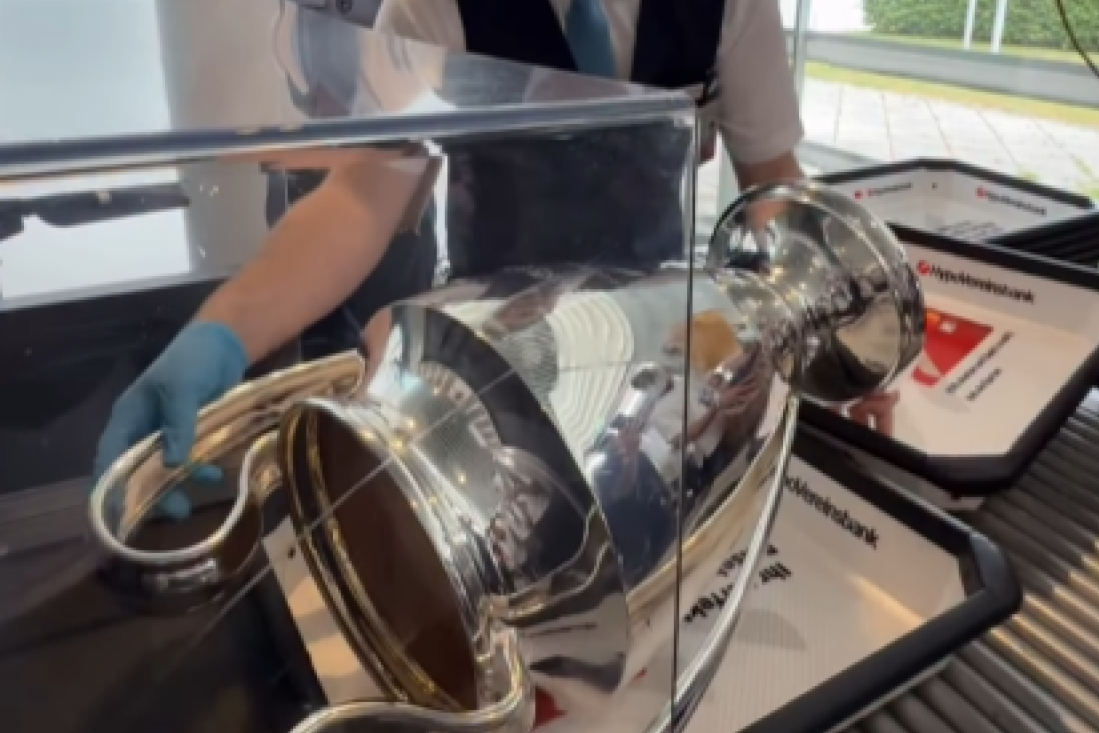 "Carina, imam da prijavim trofej Lige šampiona"! PSŽ koristi svaku priliku da se pohvali "ušatim" (VIDEO)