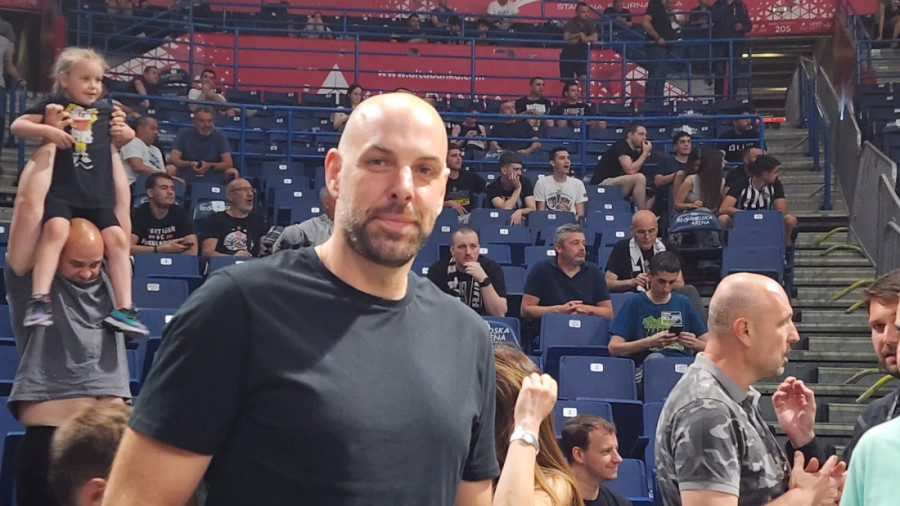 Partizan uživo bodri i dobro poznato lice: Grobari se uvek oduševe kada ga vide (FOTO)