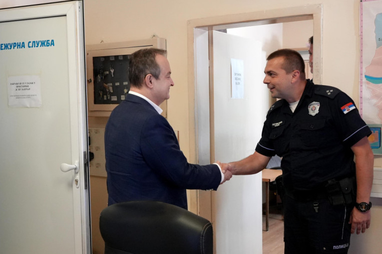 Dačić u Zaječaru: MUP će nastaviti da ulaže u bolje uslove rada policije (FOTO/VIDEO)