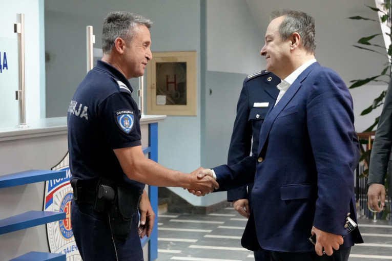Dačić u Zaječaru: MUP će nastaviti da ulaže u bolje uslove rada policije (FOTO/VIDEO)