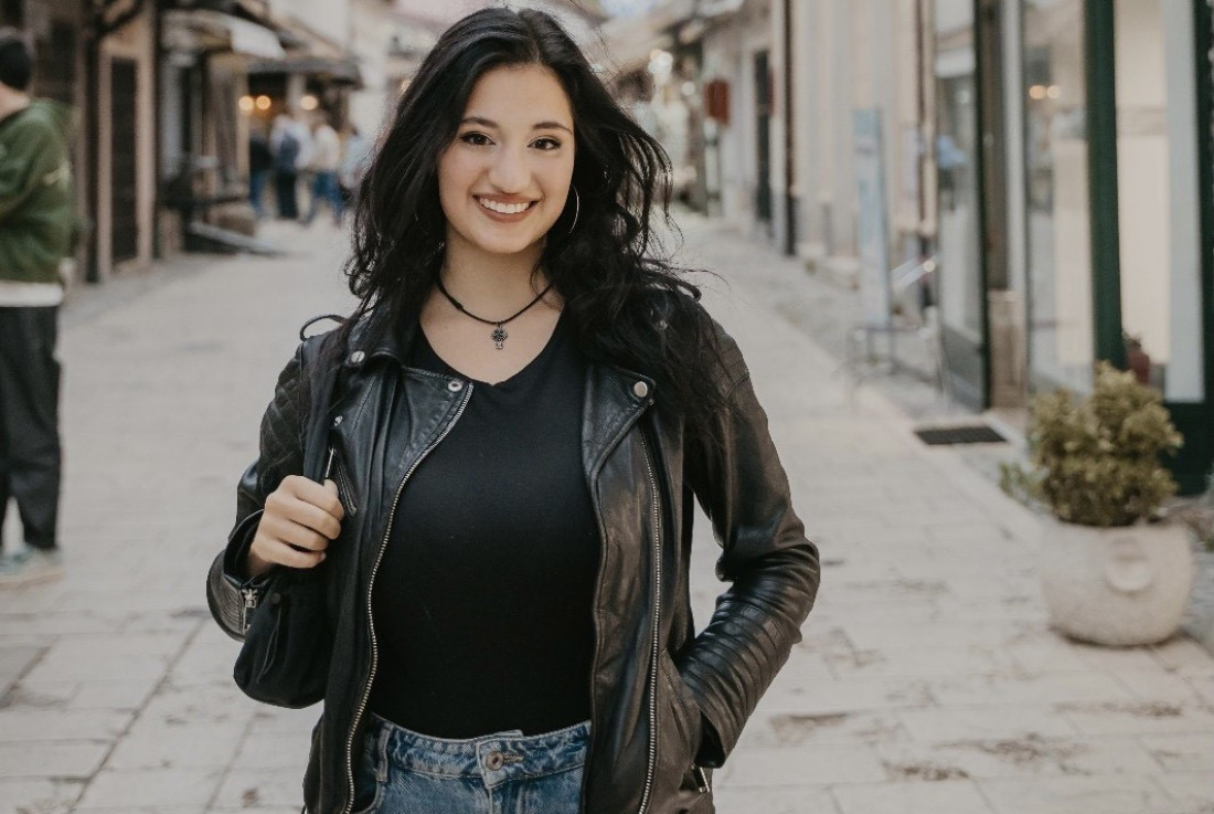 Laura iz Španije peva kao da je rođena na Balkanu: Dve godine je učila srpski, nastupala je u Novom Pazaru i Tivtu! (FOTO)