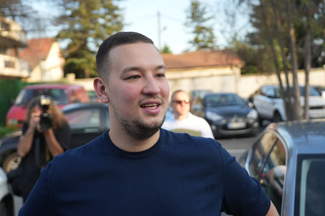 Uroš Živković izveo sina i ženu iz porodilišta! Podelio prvu fotografiju malog Lazara (FOTO)