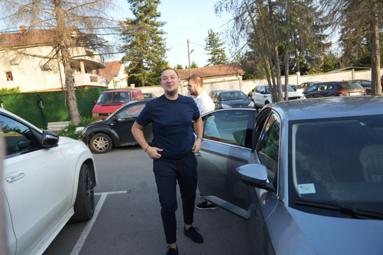 Čitava estrada došla na proslavu kod Uroša Živkovića: Spremili poklone za malog Lazara! (FOTO)