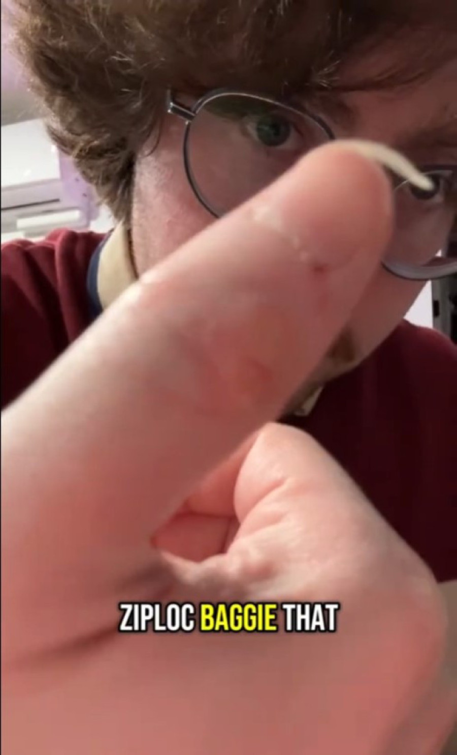 Šest godina skuplja svoje nokte u teglici, a tek kad vidite kako ih skraćuje biće vam jasno što su ljudi zgroženi (VIDEO)