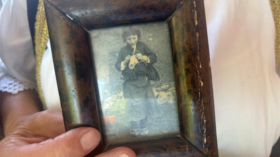 Uzmi igle - one će te othraniti: Milica sa deset godina naučila da štrika a i danas to obožava iako je u osmoj deceniji