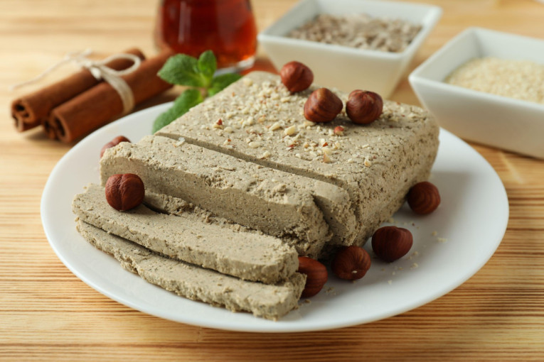 Gotova za tren oka: Recept za domaću alvu, starinski slatkiš čiji ukus vraća u detinjstvo