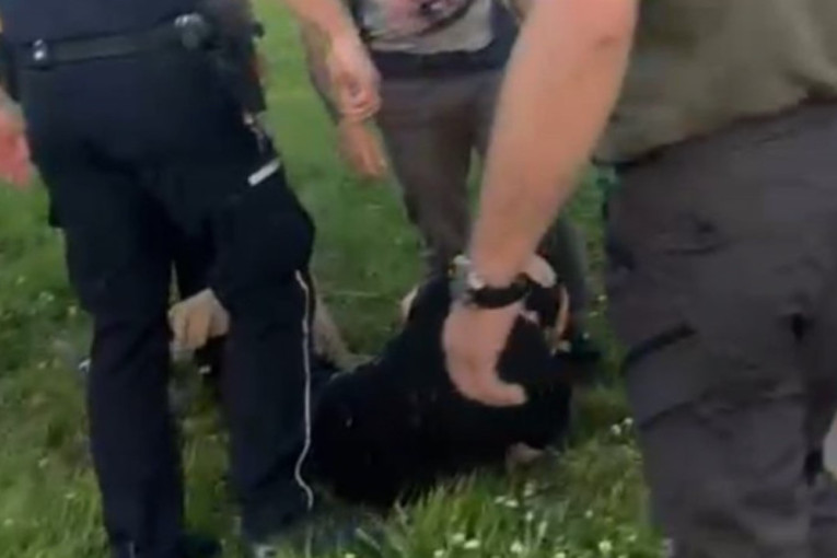 Hitler jugend! Odredi blokadera uz podršku repera od nasilnika prave heroje!