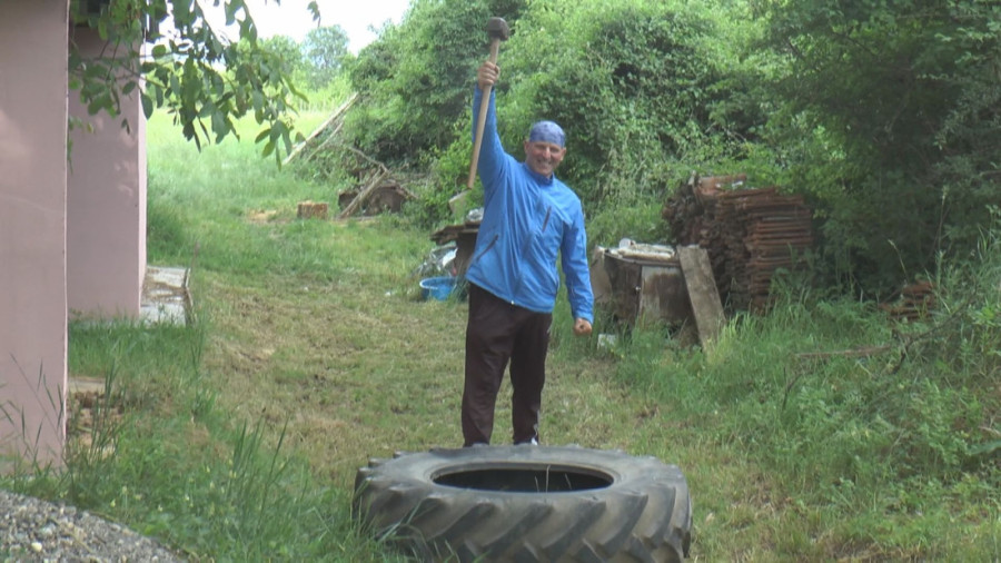 Čovek fenomen sa erekcijom od 28 sati dobija ponude sa svih strana: U nešto se udarati mora! (FOTO)