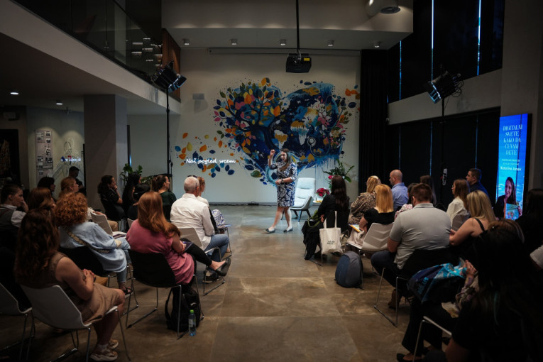 Digitalne avanture roditeljstva: Katarina Jonev Ćiraković otkrila kako voditi decu kroz virtuelni svet