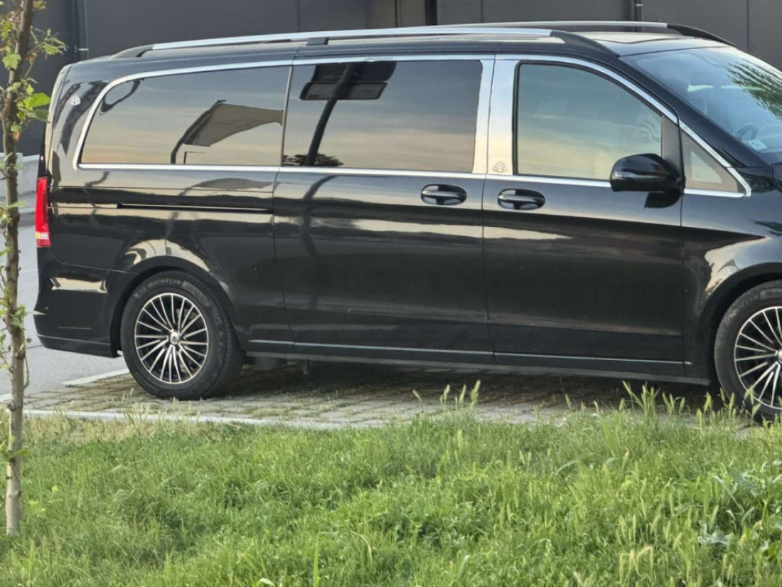 Proglasovci u "majbahu" od pola miliona evra: Više i ne kriju koliko para imaju (FOTO)