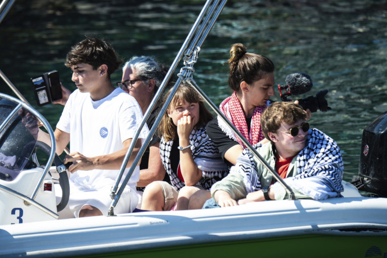 Izrael zabranjuje pristajanje broda sa Gretom Tunberg i zvezdom "Igre prestola"!