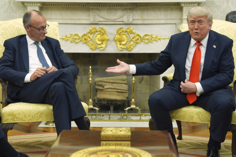 Kad već spominješ dedu: Šta je Merc poklonio Trampu