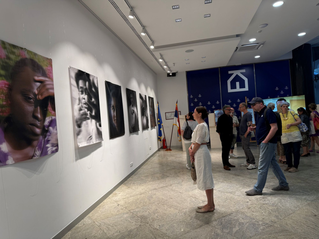 Lične priče migranata pretočene u umetnost: Kako izgleda biti mlad u savremenoj Francuskoj (FOTO)