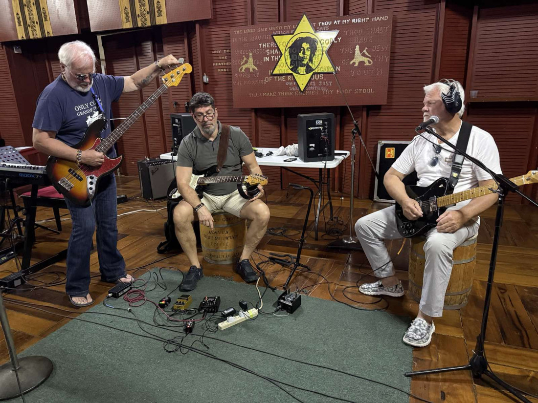 Čuvena muzika YU grupe u rege verzji: Poznate pesme snimljene na Jamajci (FOTO)