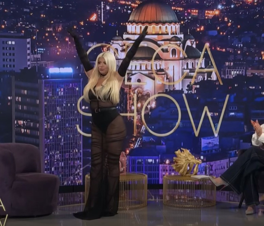 Dara odigrala vreli ples Ceci u krilu: Zaljuljala kukovima i pokazala zanosne obline! (FOTO)