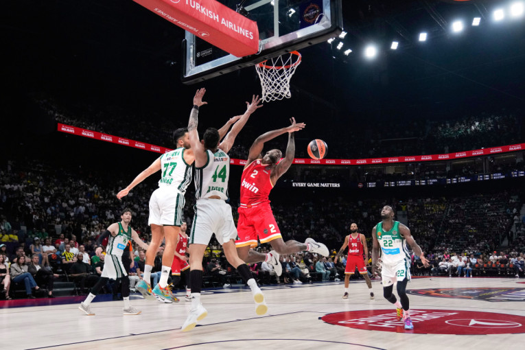 Oli i PAO ni sada nisu mogli bez haosa: Ponovo incidenti u najvećoj utakmici grčke košarke (VIDEO)