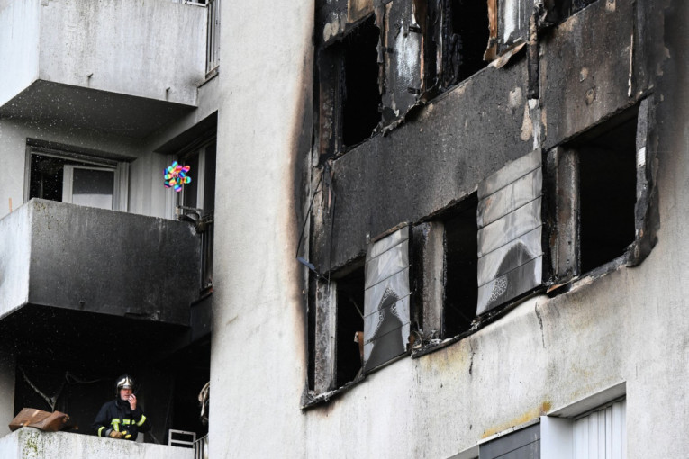 Električni trotinet izazvao požar u zgradi: Četvoro mrtvih, među njima dva brata! (FOTO/VIDEO)