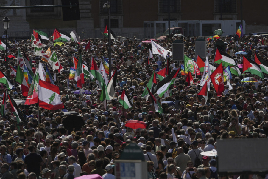 Hiljade ljudi u Rimu na protestu protiv rata u Gazi (FOTO)