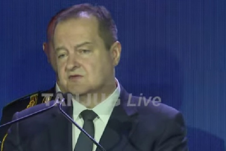 Svečanost povodom Dana MUP-a : Vučić poručio - biće nam potrebna snažnija policija, bolje opremljena (VIDEO)