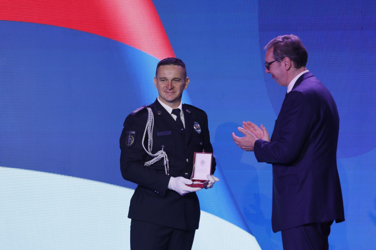 Svečanost povodom Dana MUP-a : Vučić poručio - biće nam potrebna snažnija policija, bolje opremljena (VIDEO)