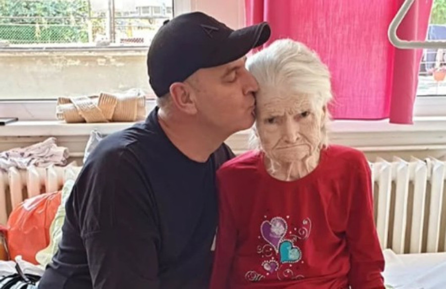 Ovo je majka Maje Marinković! Napustila ćerku dok je bila beba i nikad se nije pokajala: Evo čime se bavi njena mama