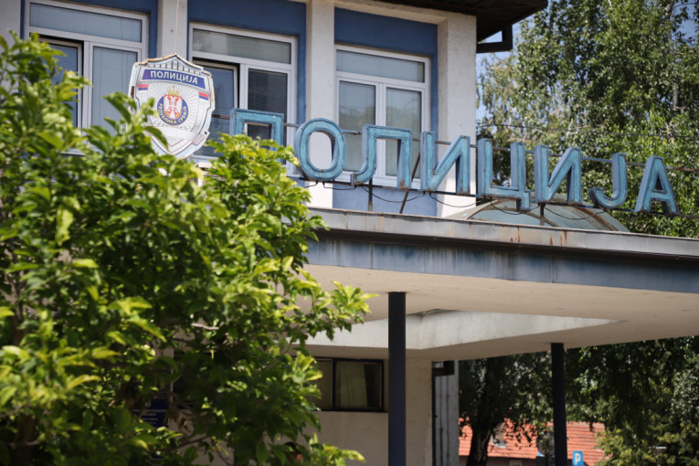 Napad na aktiviste SNS u Zaječaru: Studenti blokaderi ih poprskali suzavcem, iz automobila!