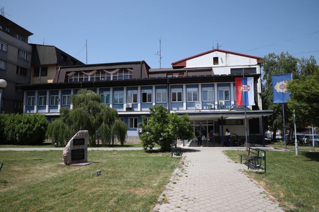 Napad na aktiviste SNS u Zaječaru: Studenti blokaderi ih poprskali suzavcem, iz automobila!