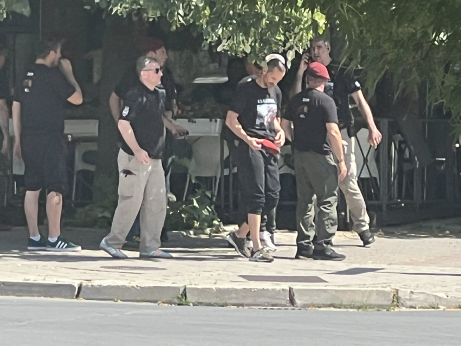 BRUTALNO NASILJE BLOKADERA U ZAJEČARU: Napali aktiviste SNS iz automobila, poprskali ih suzavcem, sada ih čekaju ispred stanice!