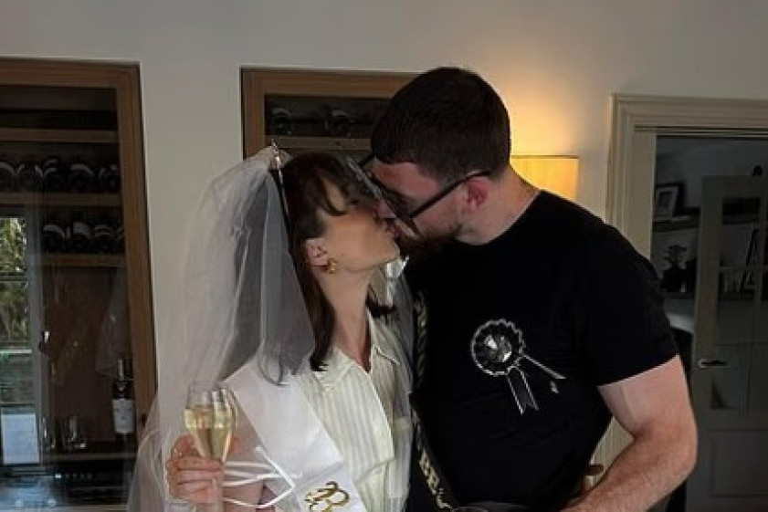 Udala se poznata pevačica! Verili se u Crnoj Gori, a evo gde su napravili gala svadbu!