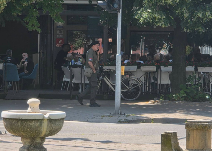 Pokušaj haosa u Zaječaru: Maskirani ekstremisti žele da sruše izbore - samo čekaju znak za nerede! (VIDEO)