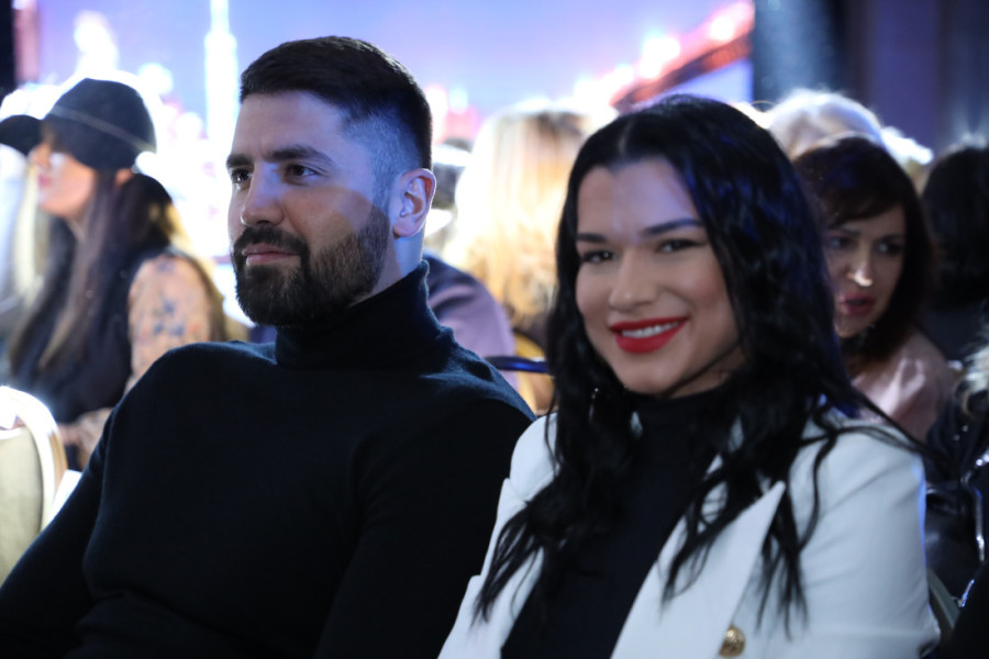 Ana Kokić se čuje sa Rađenovom bivšom! Evo i da li pevačica planirala da se udaje ponovo