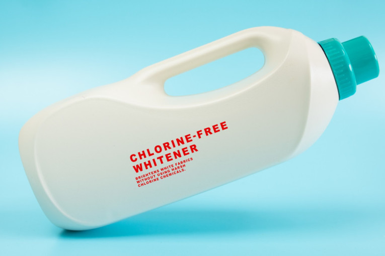 Samo minut nepažnje može da zauvek uništi vašu odeću: Kako se pravilno koristi izbeljivač za veš?