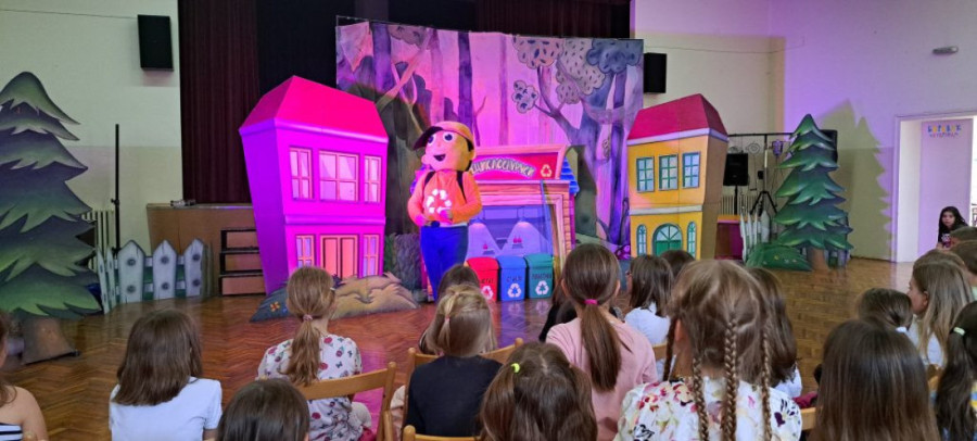 "Čistoćini" "Reciklosaurusi" nastavljaju druženje sa osnovcima Starog grada