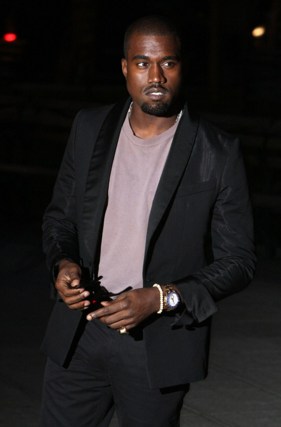 Kanje Vest ponovo promenio ime: Više nije Je!