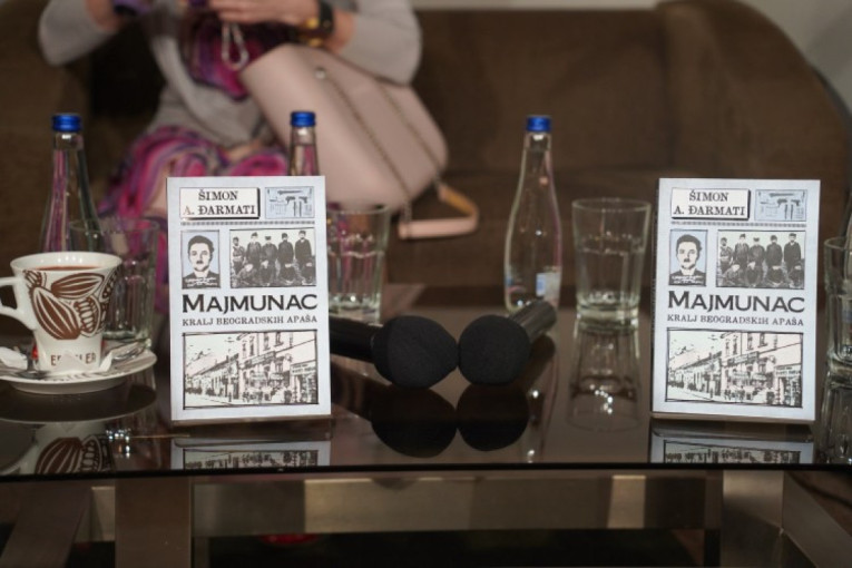 Probisvet svetskog kalibra: Predstavljena knjiga Šimona A. Đarmatija „Majmunac: Kralj beogradskih apaša“ (FOTO)