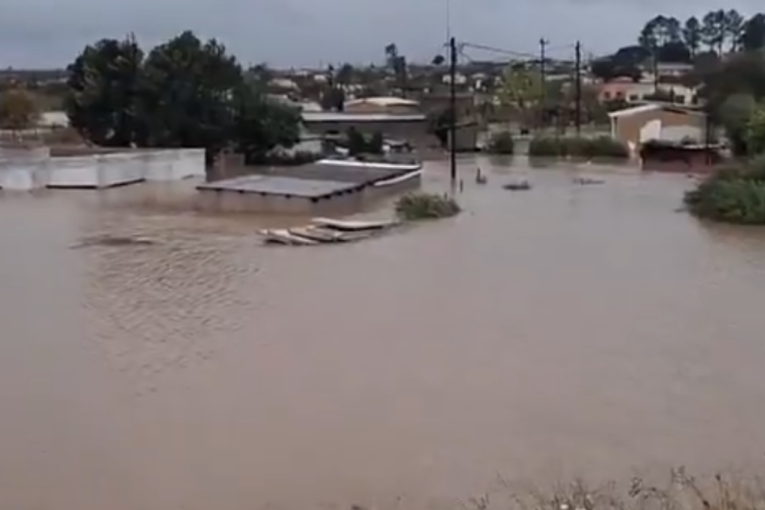 Poplava odnela školski autobus u Južnoj Africi: U njemu se udavilo najmanje osam osoba (VIDEO)