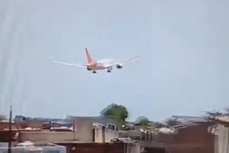 Otkriven sadržaj razgovora pilota pre pada aviona u Indiji