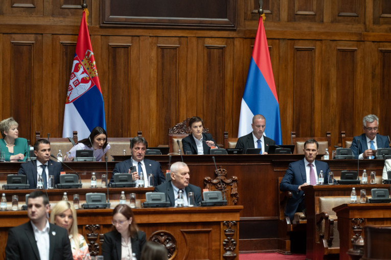 Vanredna sednica Skupštine Srbije! Brnabić odbrusila Aleksiću: Koliko je ovo bedno što se uradili, bedno i nedostojno narodnog poslanika!