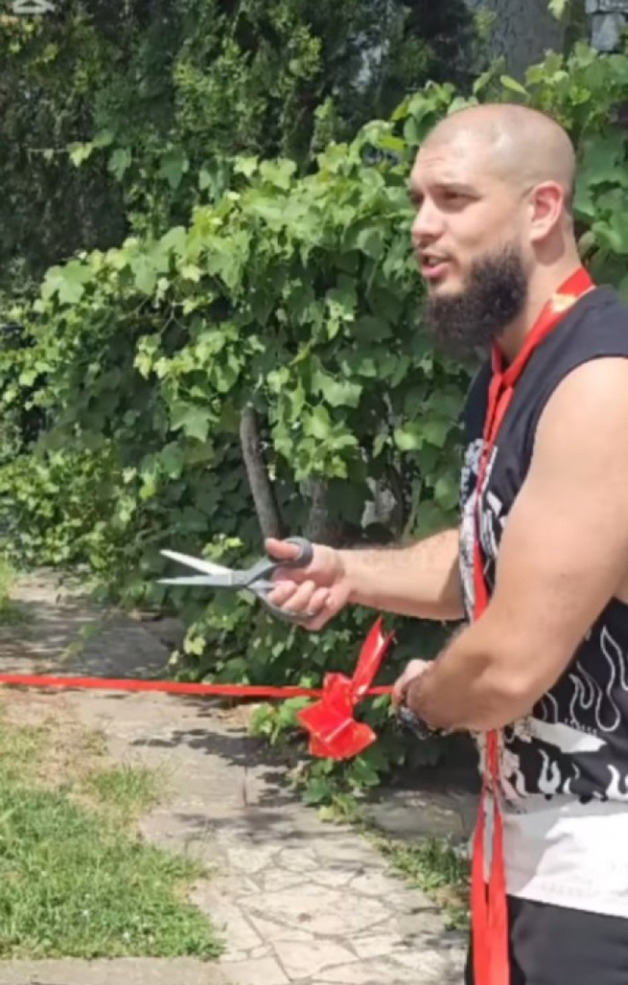 Dejan Dragojević iskeširao 300.000 evra za kuću! Poseduje raskošno dvorište, a evo kako će je srediti