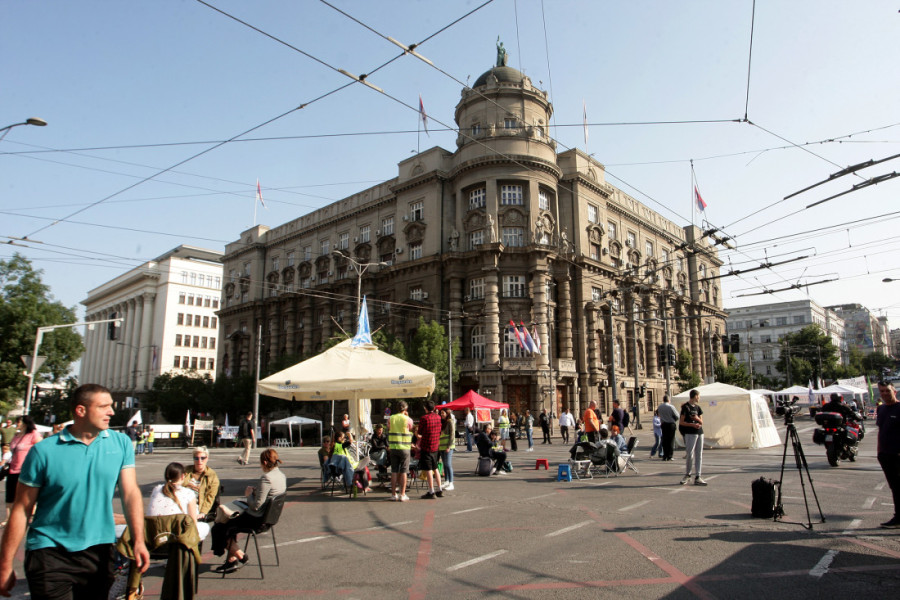 Istina o blokadama: Ne uništava država fakultete, već blokaderi!