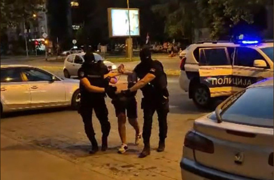 Mladić (21) pao sa visine u YU biznis centru: Bore mu se za život!